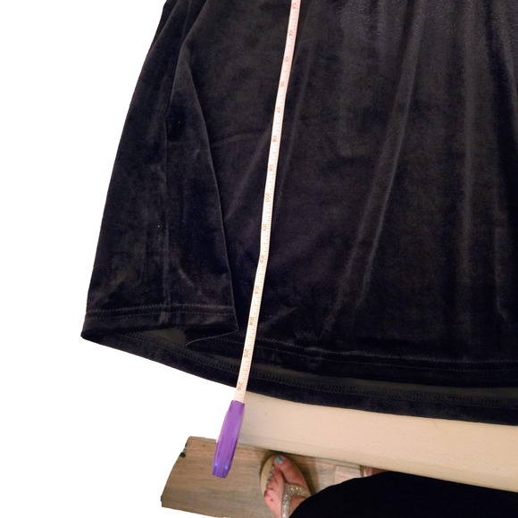 Umgee USA Embroidered Floral Velvet Top Blouse Black M runs large Boho - Picture 11 of 12